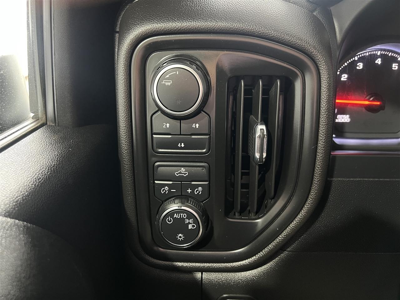 Chevrolet Silverado 2500HD Custom Crew Cab Long Box 4WD 2023