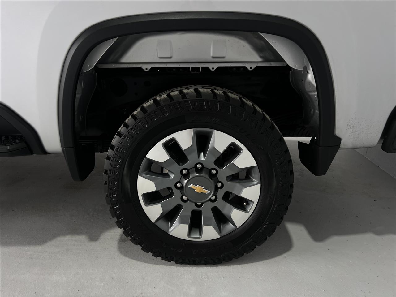 Chevrolet Silverado 2500HD Custom Crew Cab Long Box 4WD 2023