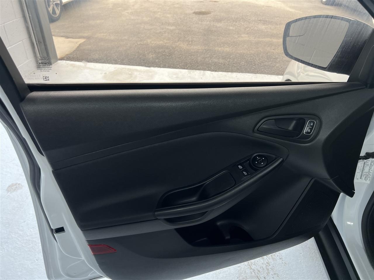 Ford Focus S Sedan 2016