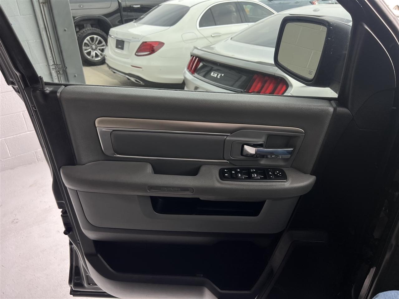 RAM 1500 SLT Crew Cab SWB 2WD 2017