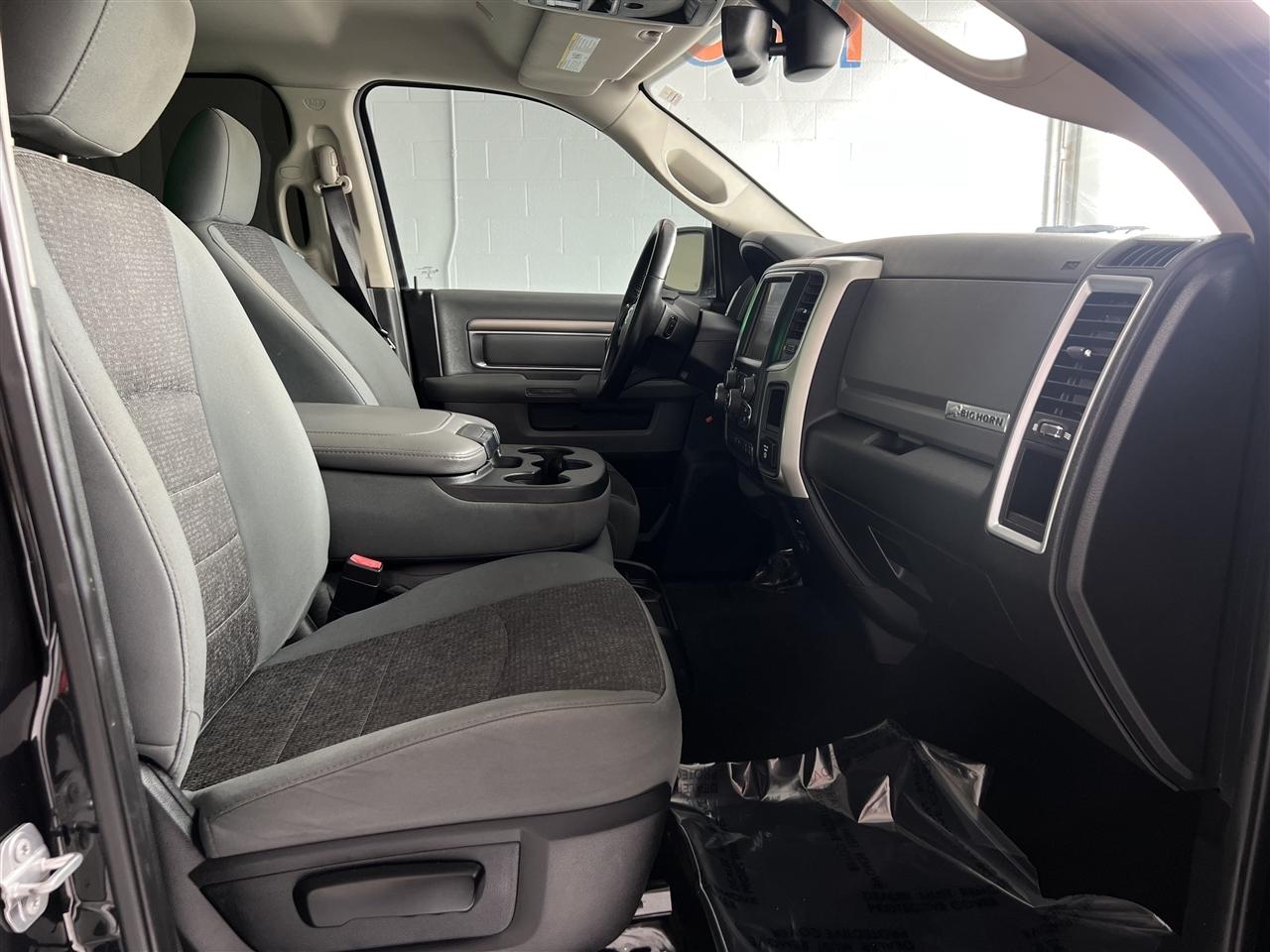 RAM 1500 SLT Crew Cab SWB 2WD 2017
