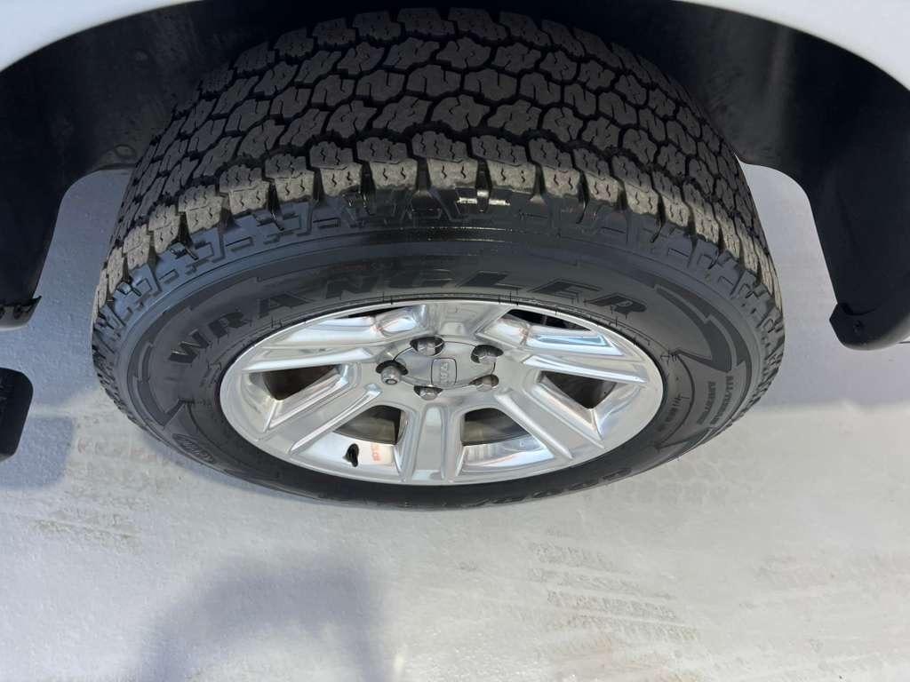 RAM 1500 SLT Crew Cab SWB 4WD 2018
