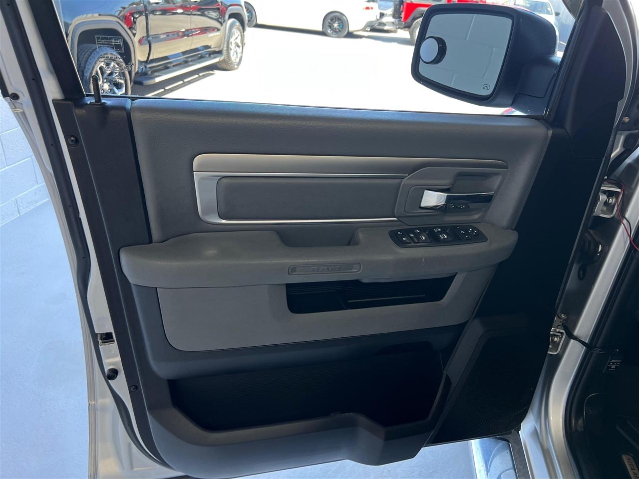 RAM 1500 SLT Crew Cab SWB 4WD 2018