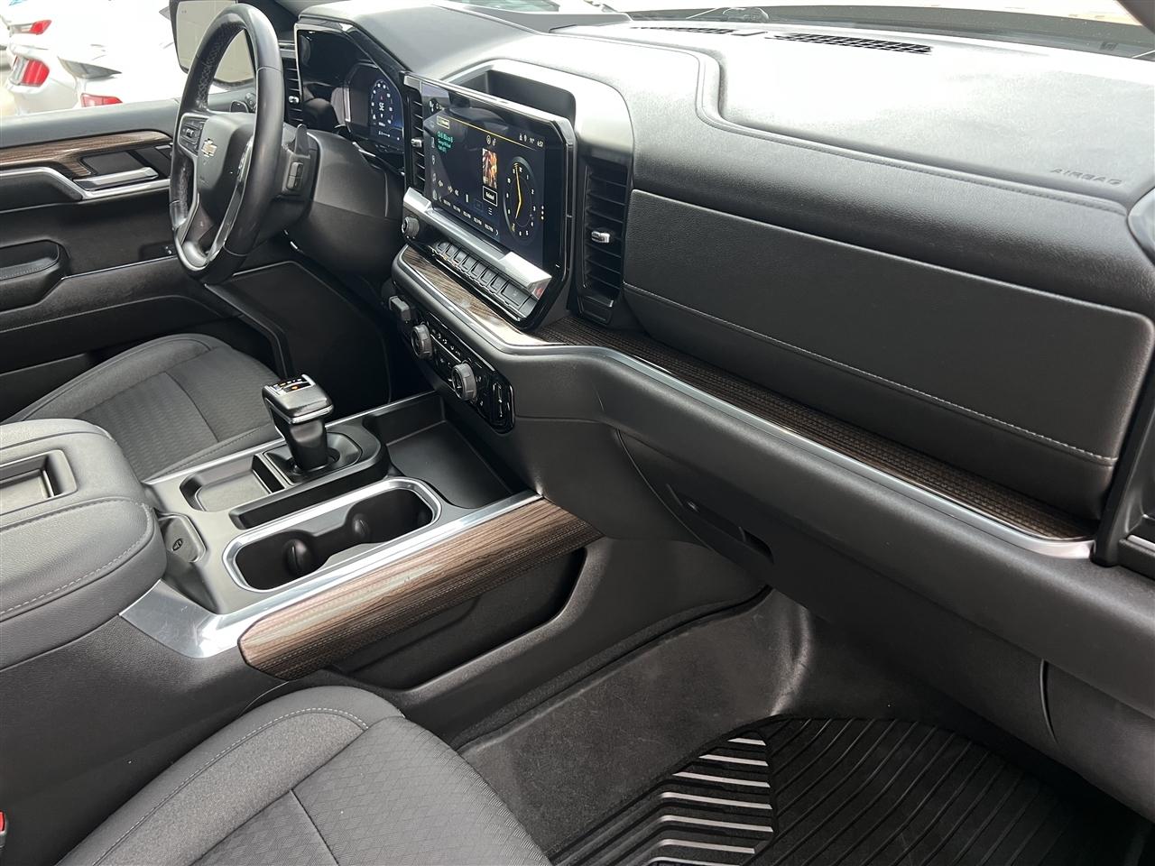 Chevrolet Silverado 1500 LT Crew Cab 4WD 2022