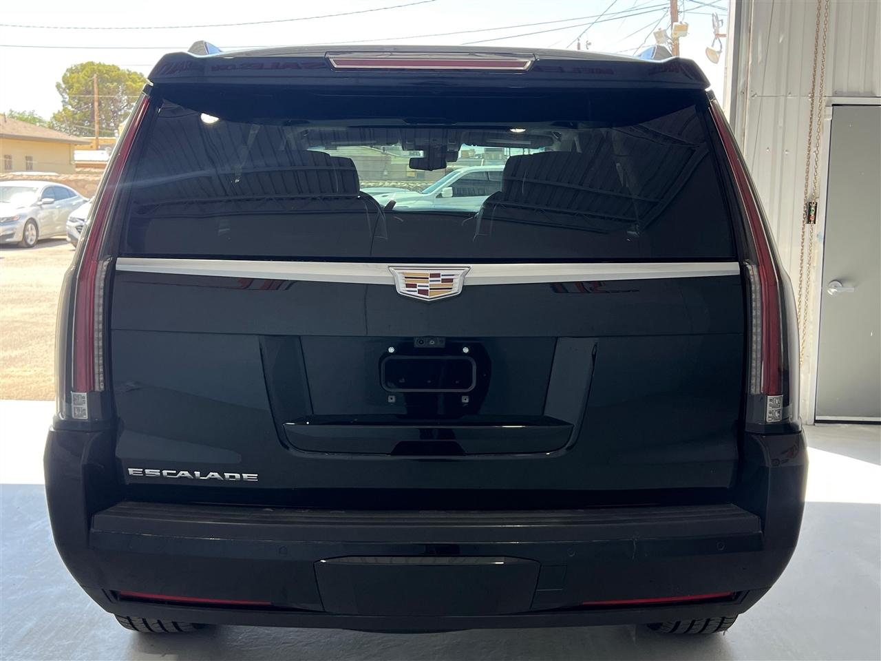 Cadillac Escalade Luxury 2WD 2018