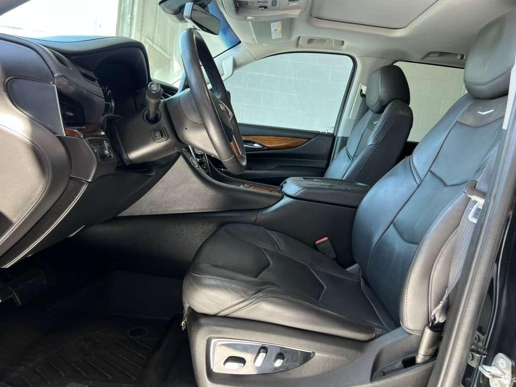 Cadillac Escalade Luxury 2WD 2018