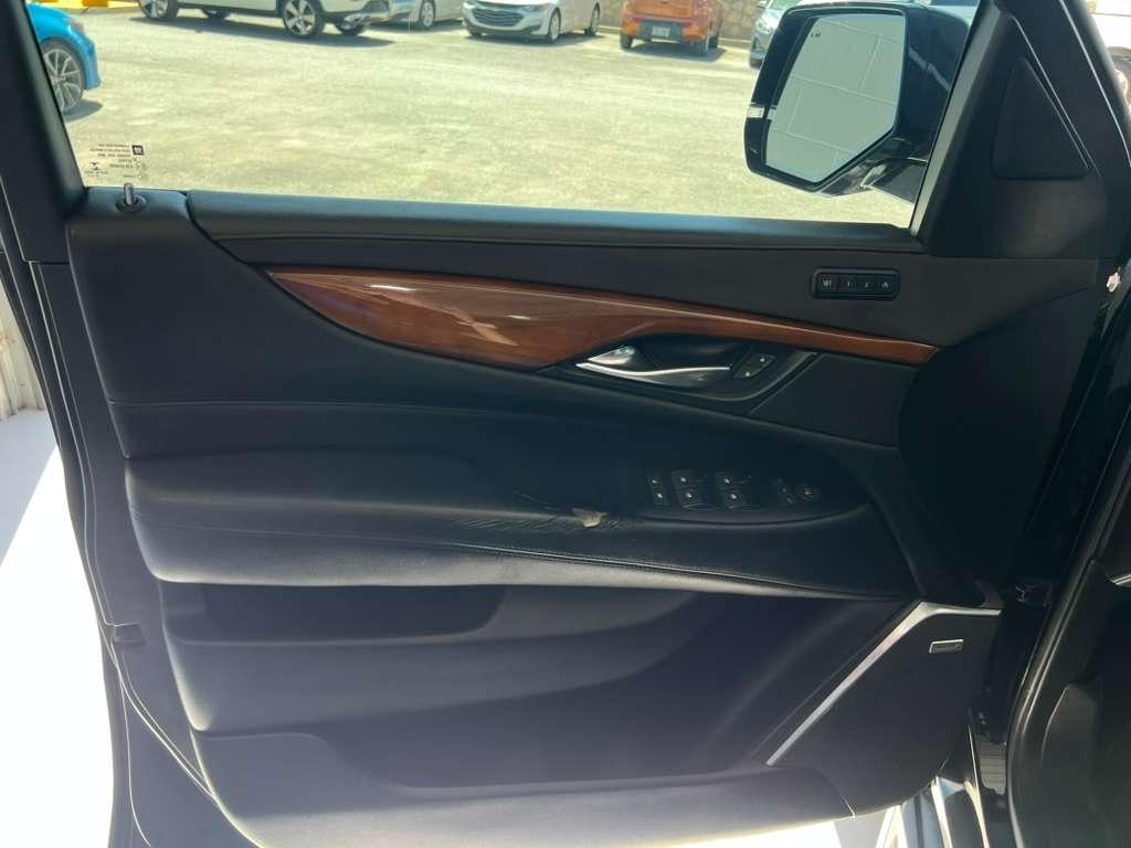 Cadillac Escalade Luxury 2WD 2018