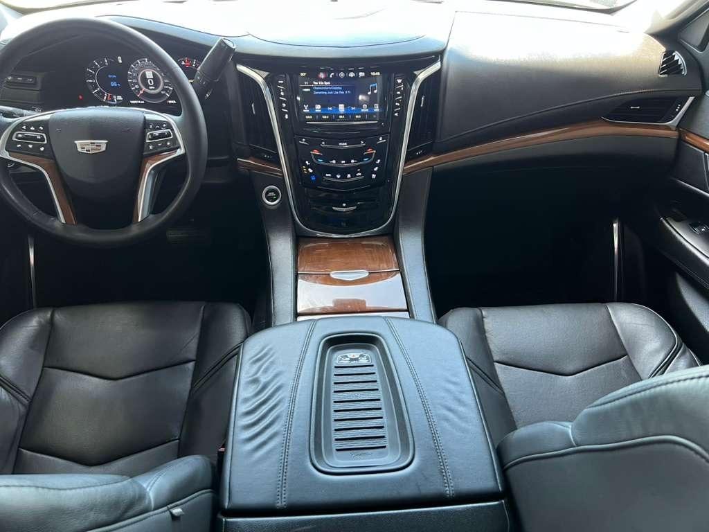 Cadillac Escalade Luxury 2WD 2018