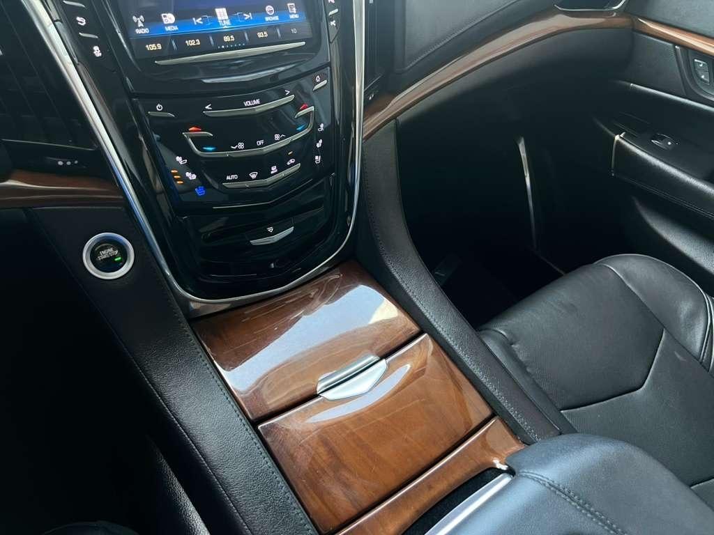 Cadillac Escalade Luxury 2WD 2018