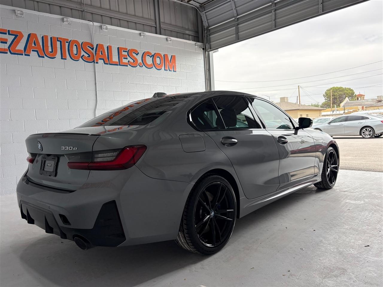 BMW 3-Series 330e 2023