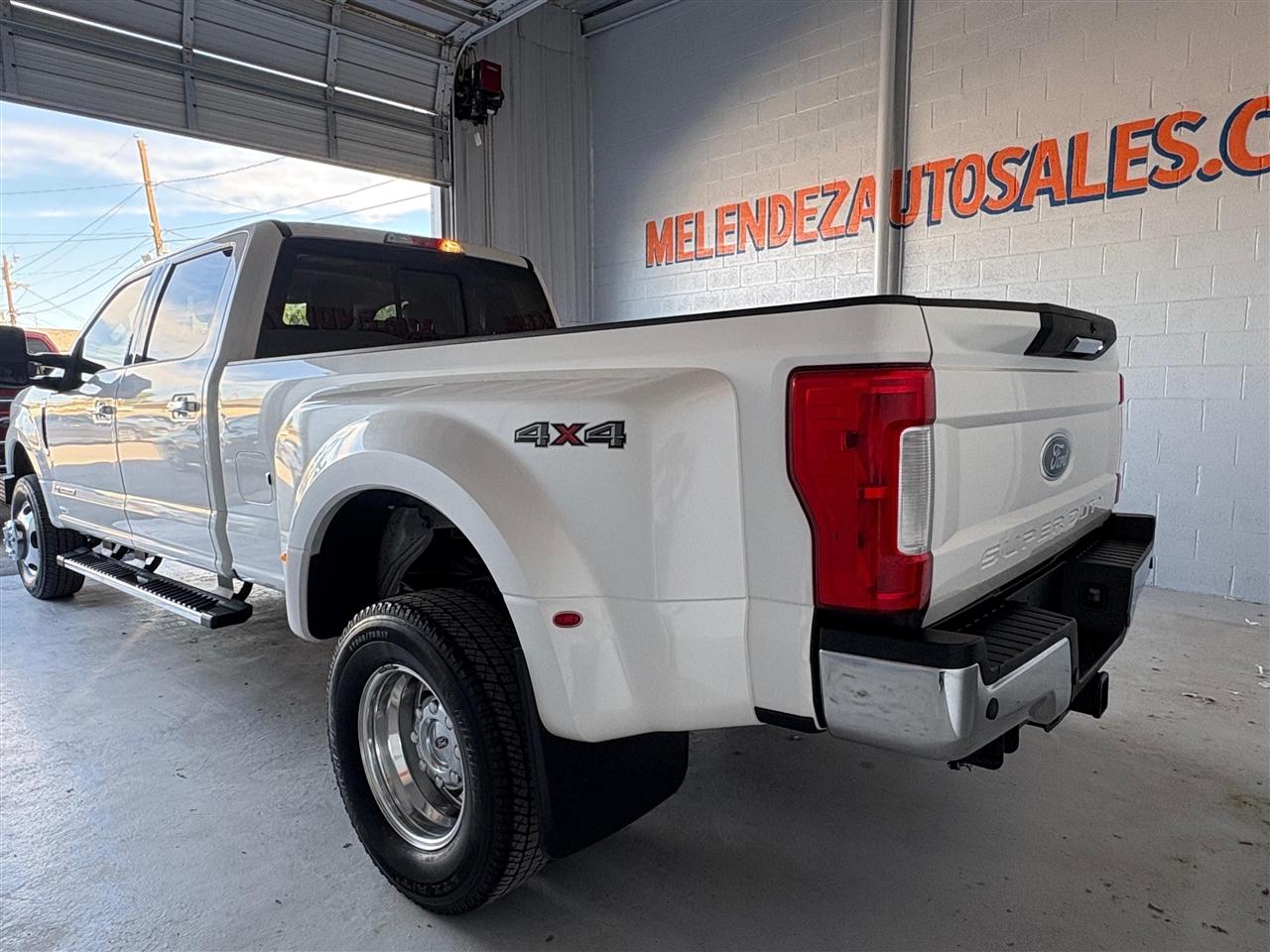 Ford F-350 SD Lariat Crew Cab Long Bed DRW 4WD 2017