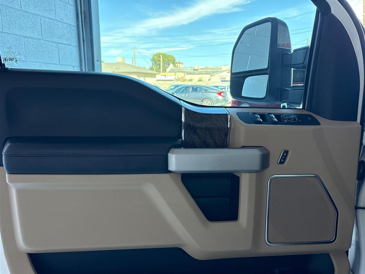 Ford F-350 SD Lariat Crew Cab Long Bed DRW 4WD 2017