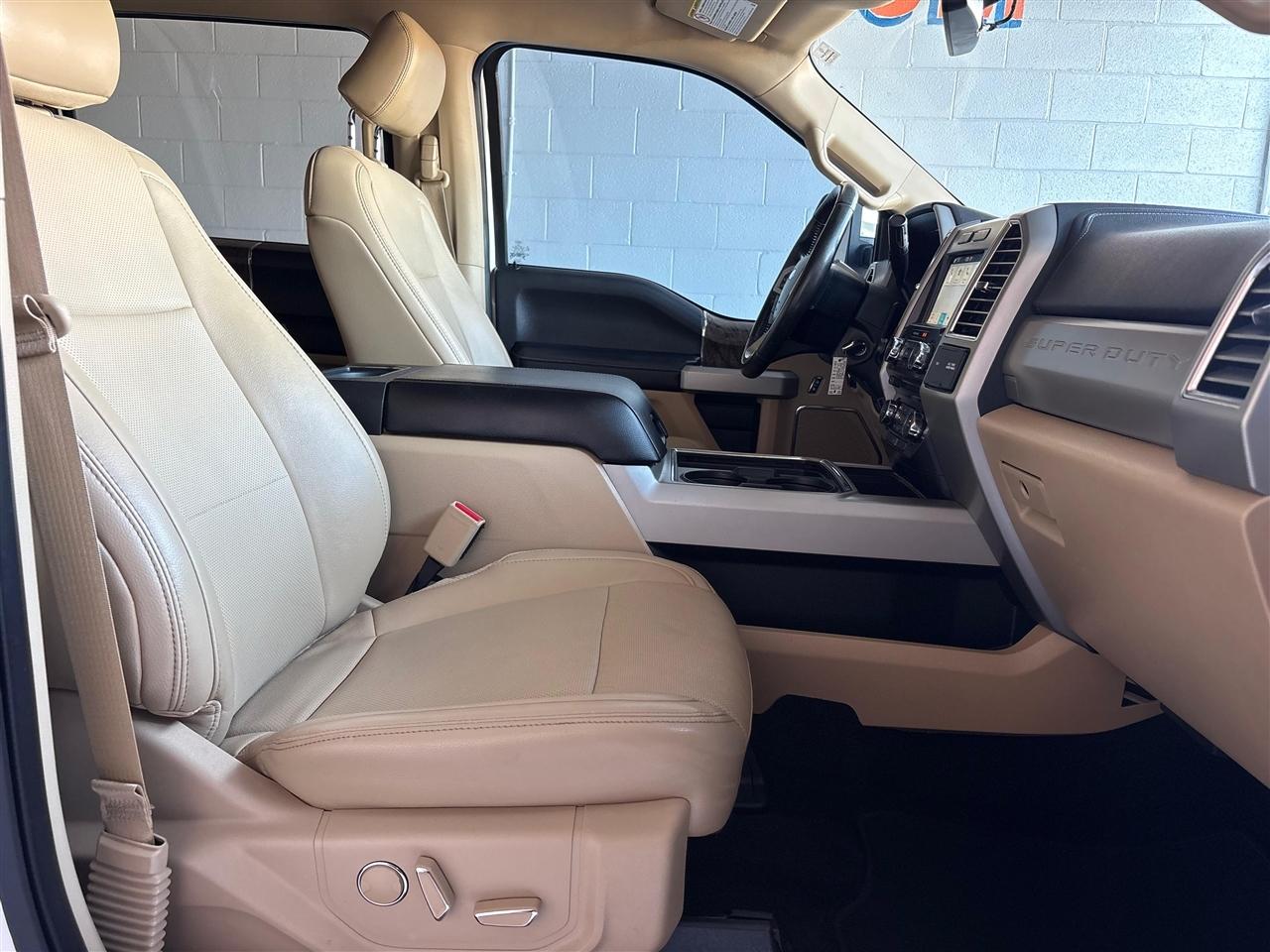 Ford F-350 SD Lariat Crew Cab Long Bed DRW 4WD 2017