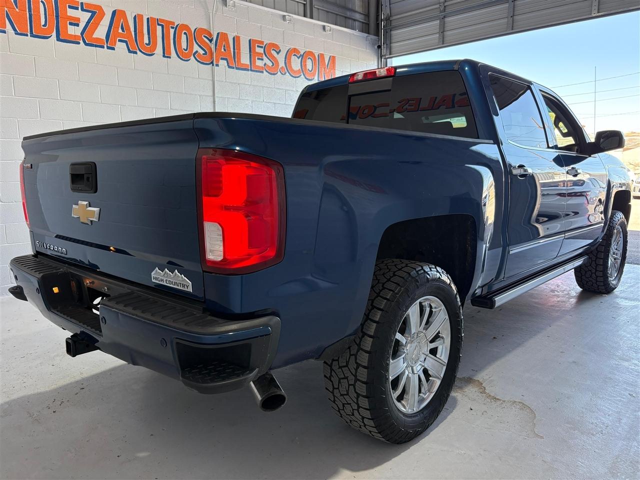 Chevrolet Silverado 1500 High Country Crew Cab Long Box 4WD 2017