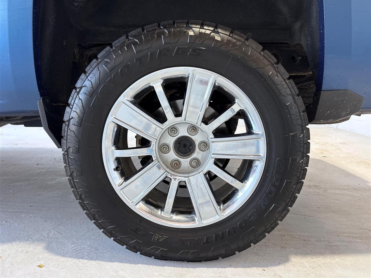 Chevrolet Silverado 1500 High Country Crew Cab Long Box 4WD 2017