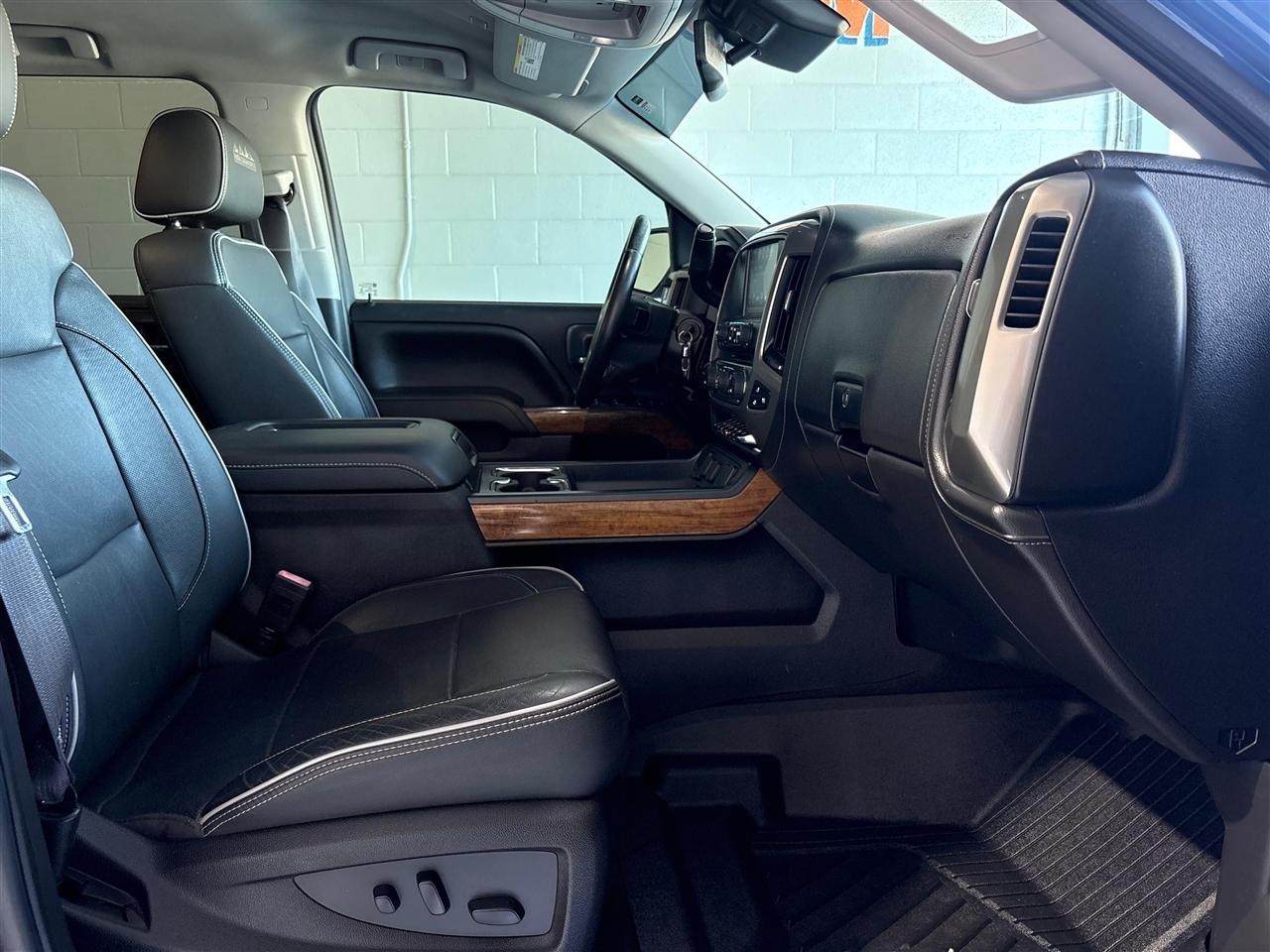 Chevrolet Silverado 1500 High Country Crew Cab Long Box 4WD 2017
