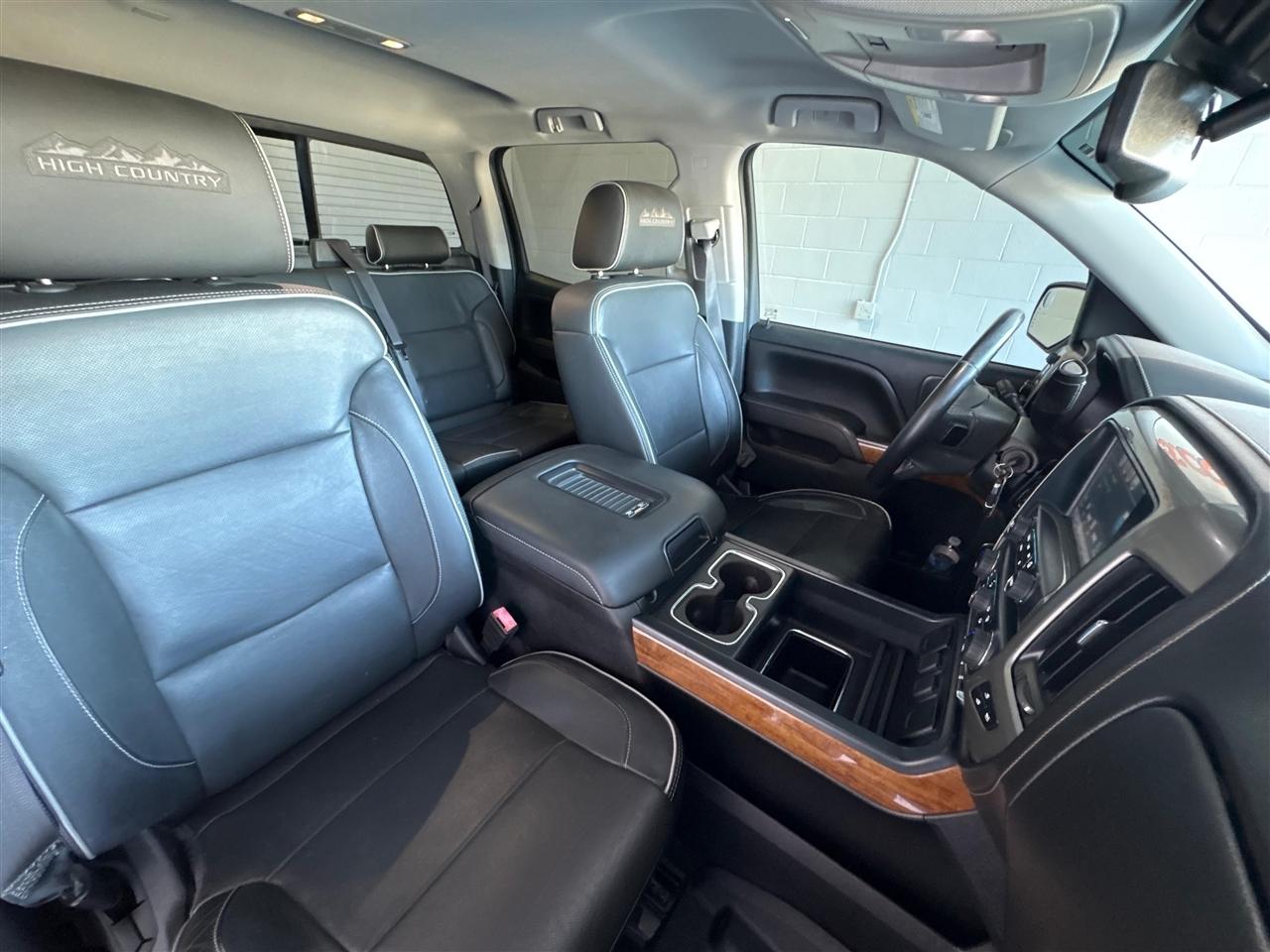 Chevrolet Silverado 1500 High Country Crew Cab Long Box 4WD 2017