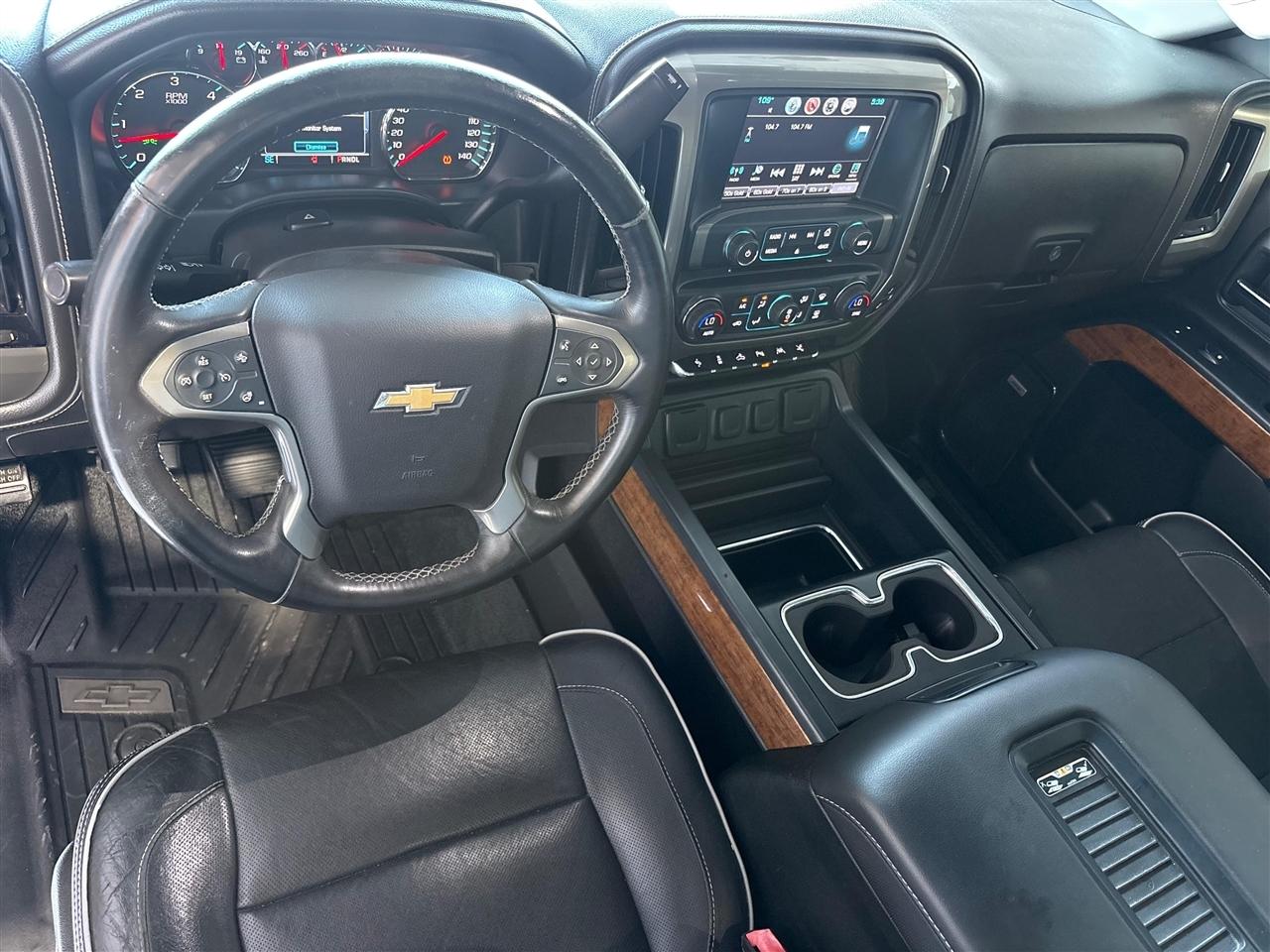 Chevrolet Silverado 1500 High Country Crew Cab Long Box 4WD 2017