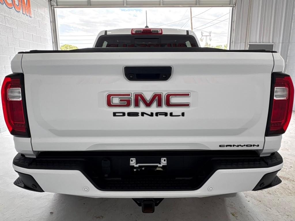 GMC Canyon Denali Crew Cab 4WD 2023