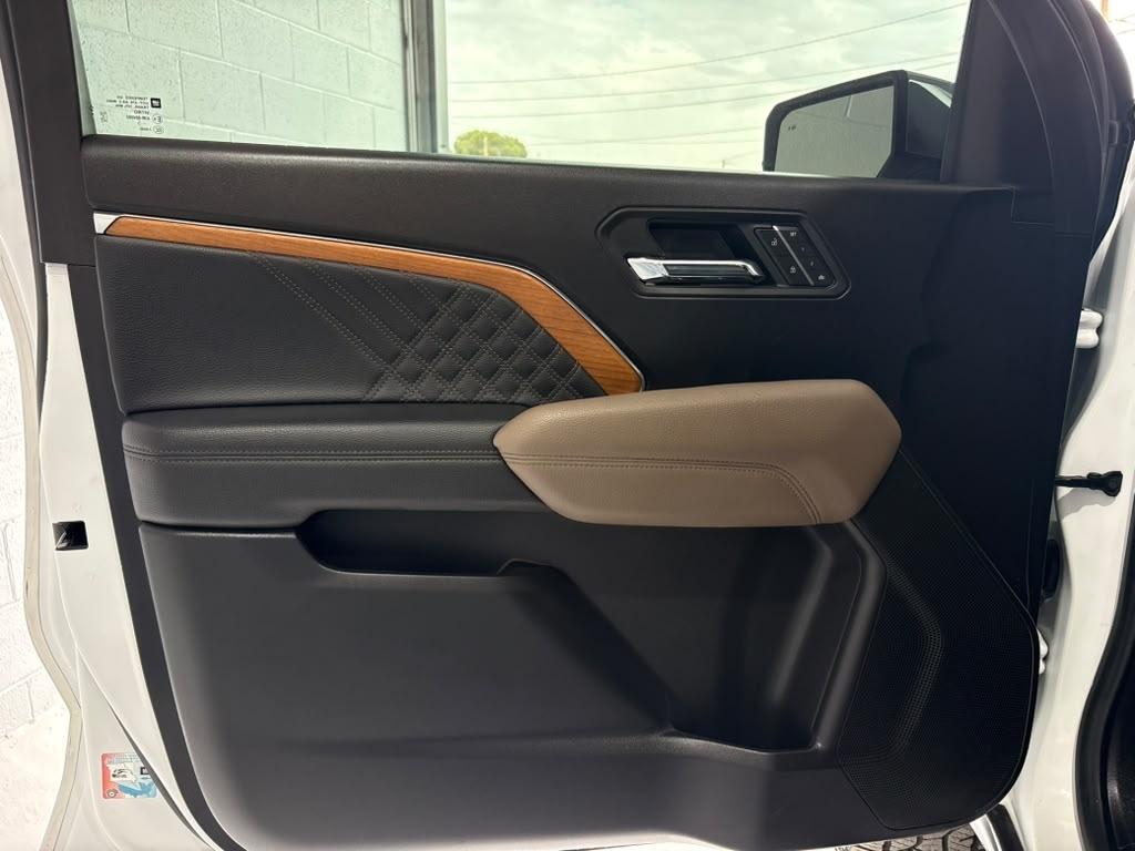 GMC Canyon Denali Crew Cab 4WD 2023