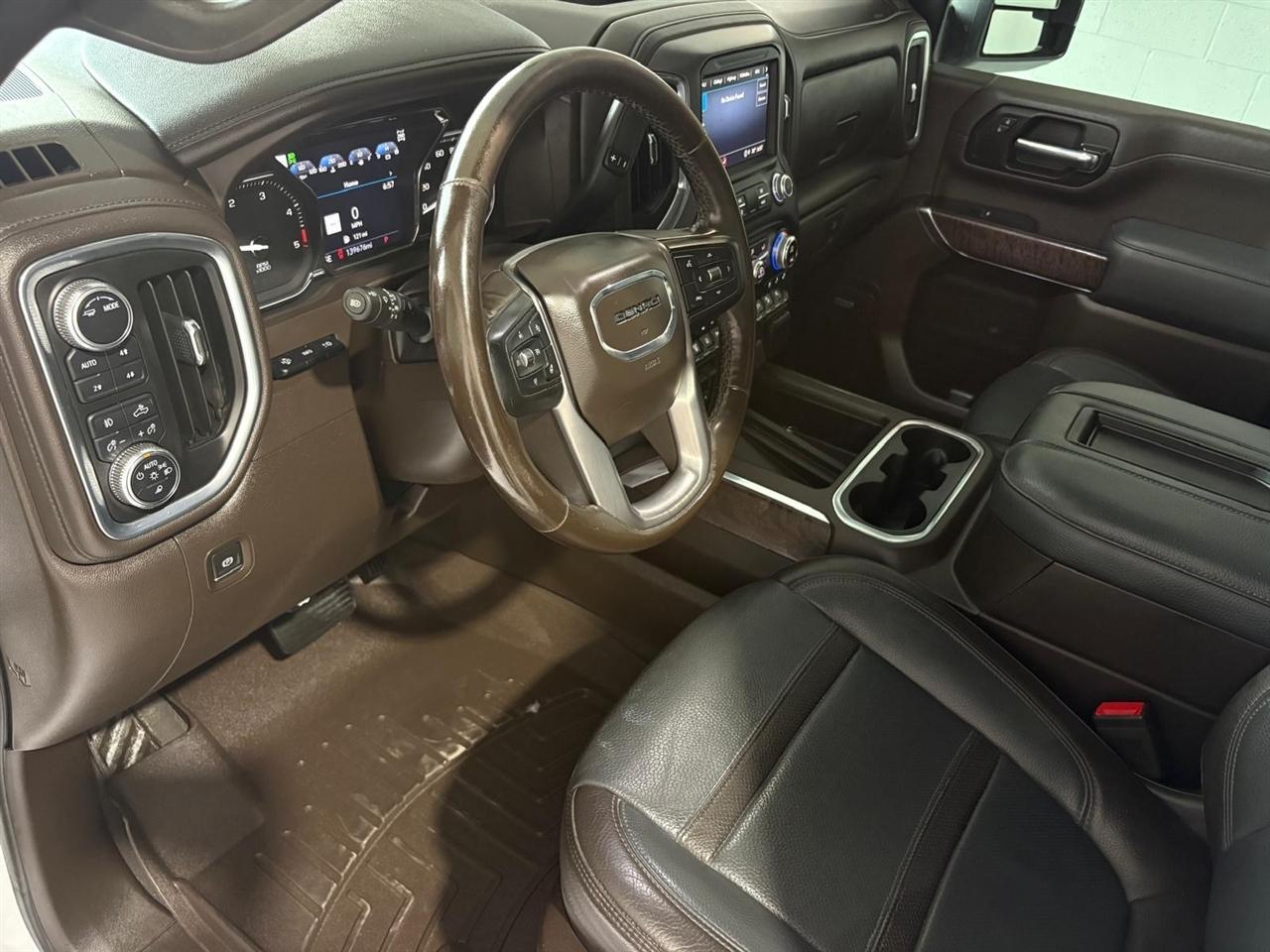 GMC Sierra 2500HD Denali Crew Cab 4WD SB 2022