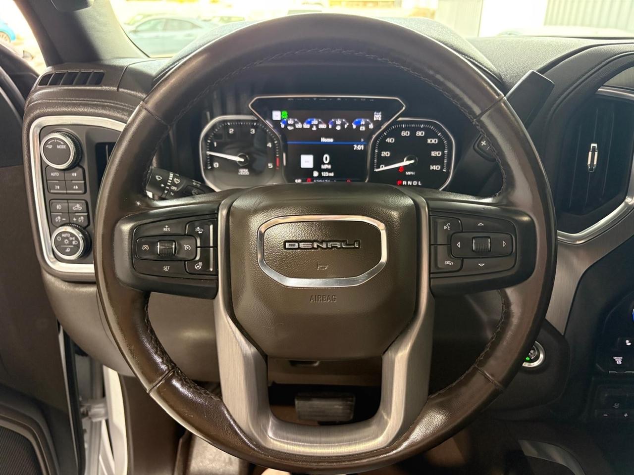 GMC Sierra 2500HD Denali Crew Cab 4WD SB 2022