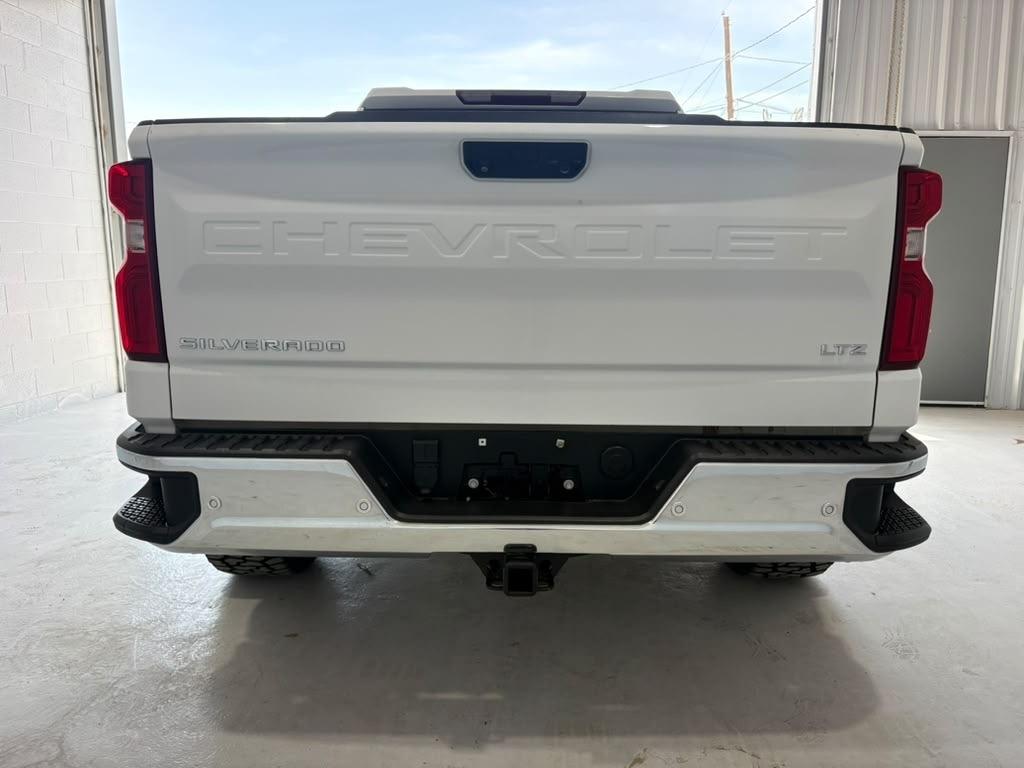 Chevrolet Silverado 1500 LTZ Crew Cab 4WD 2023