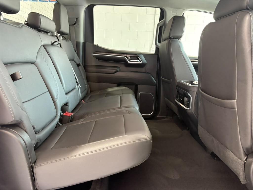 Chevrolet Silverado 1500 LTZ Crew Cab 4WD 2023