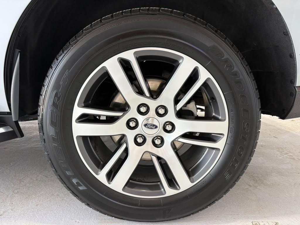Ford Expedition XLT 2022