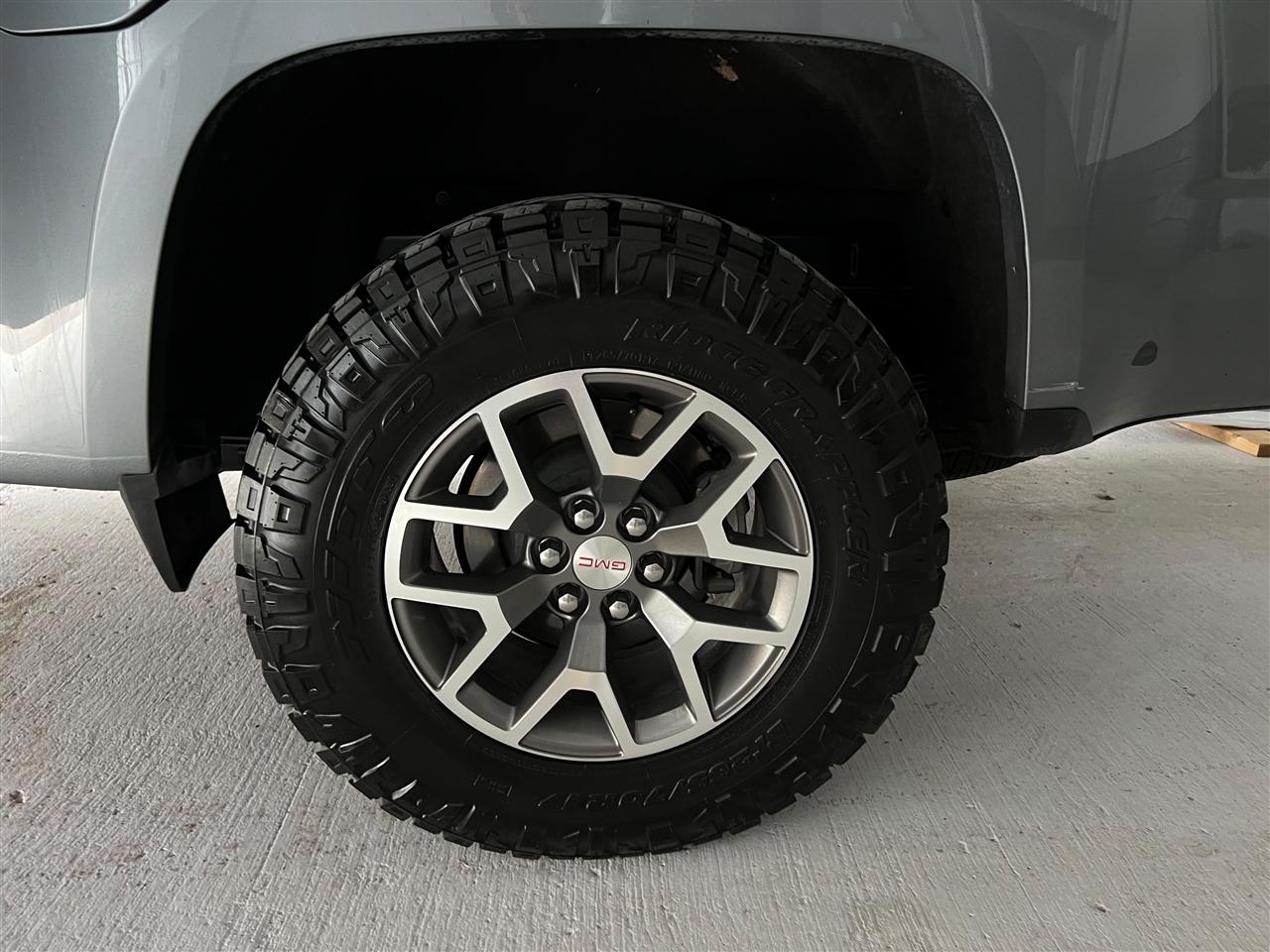 GMC Canyon AT4 Crew Cab w/Leather 4WD 2022