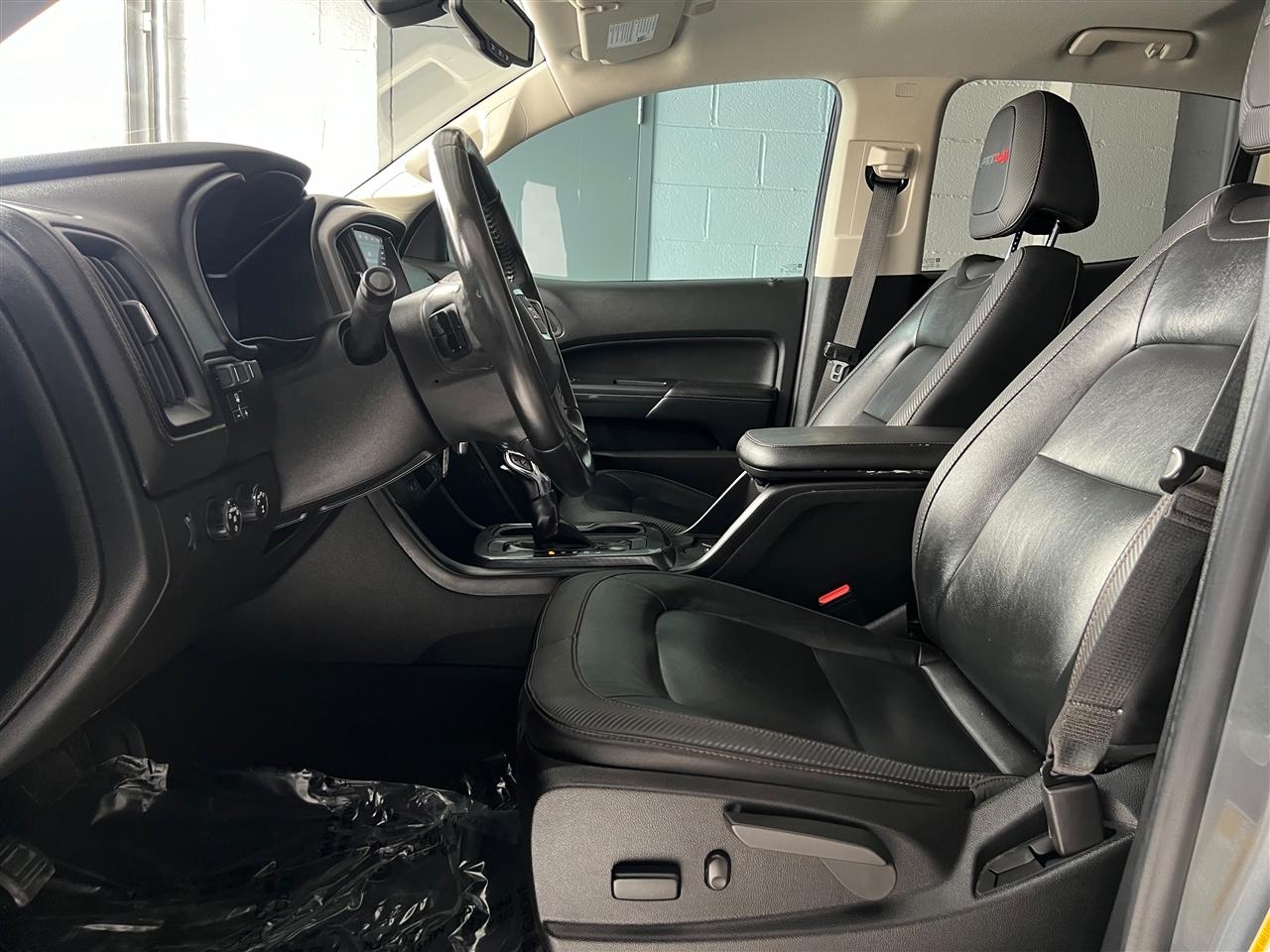 GMC Canyon AT4 Crew Cab w/Leather 4WD 2022