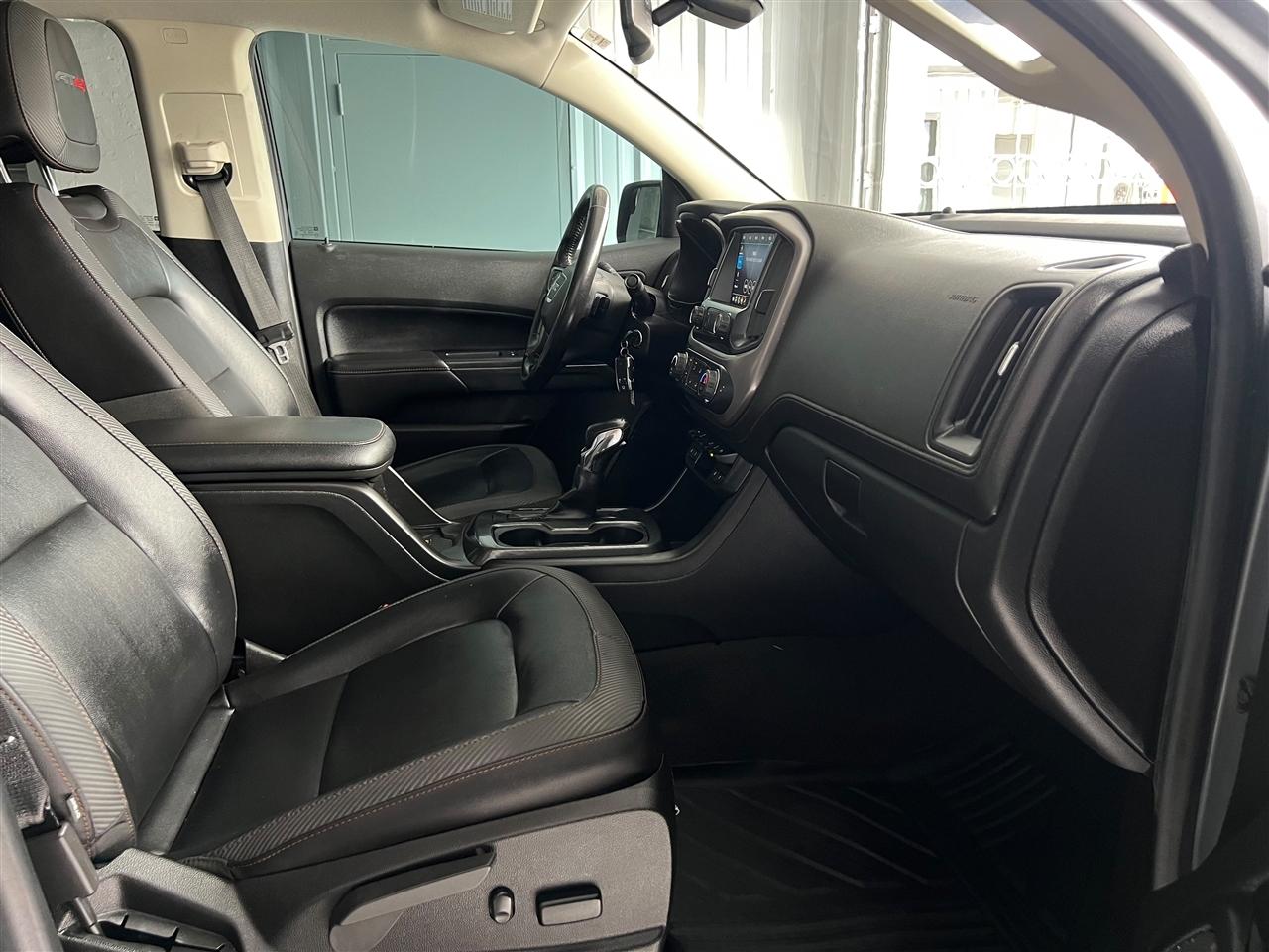 GMC Canyon AT4 Crew Cab w/Leather 4WD 2022