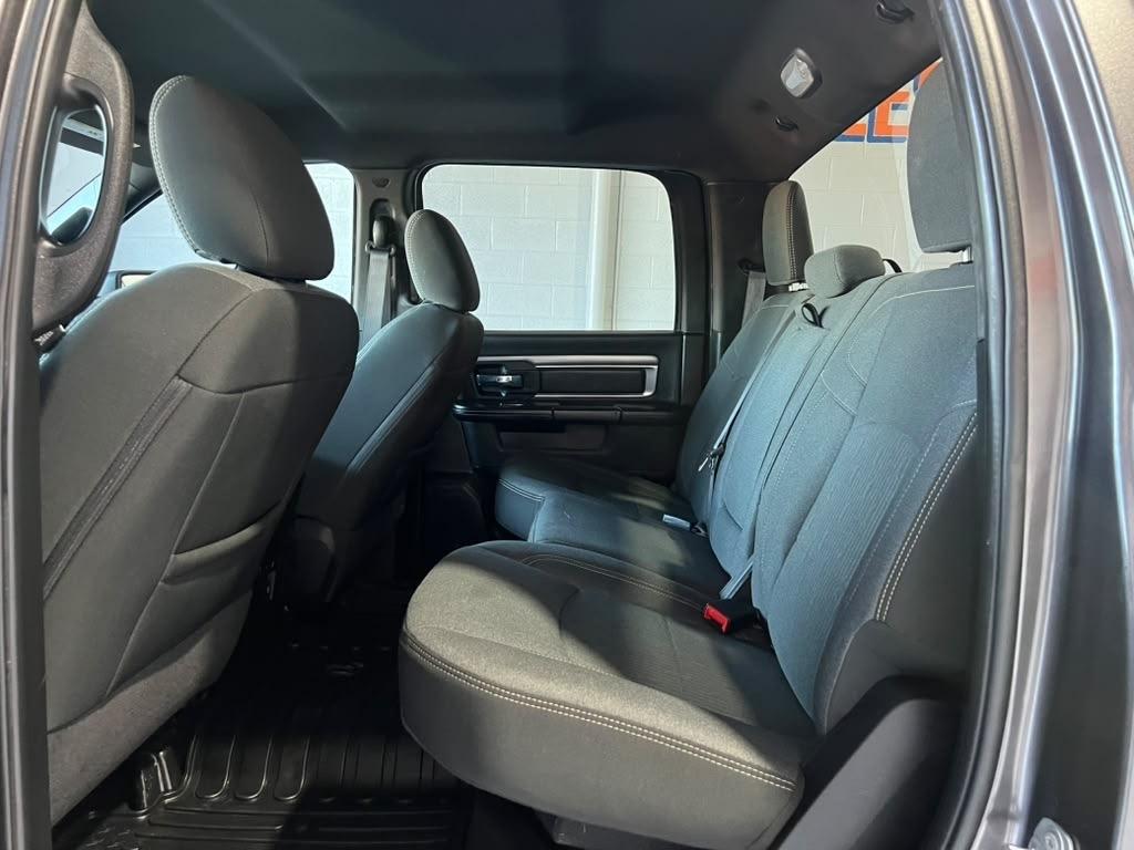 RAM 1500 Classic Tradesman Crew Cab SWB 4WD 2021