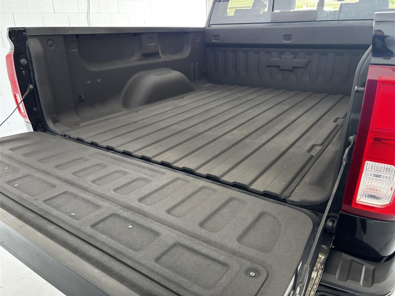 Chevrolet Silverado 1500 High Country Crew Cab Long Box 4WD 2017