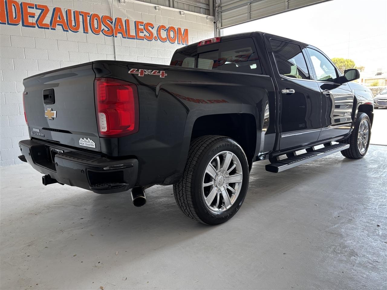 Chevrolet Silverado 1500 High Country Crew Cab Long Box 4WD 2017