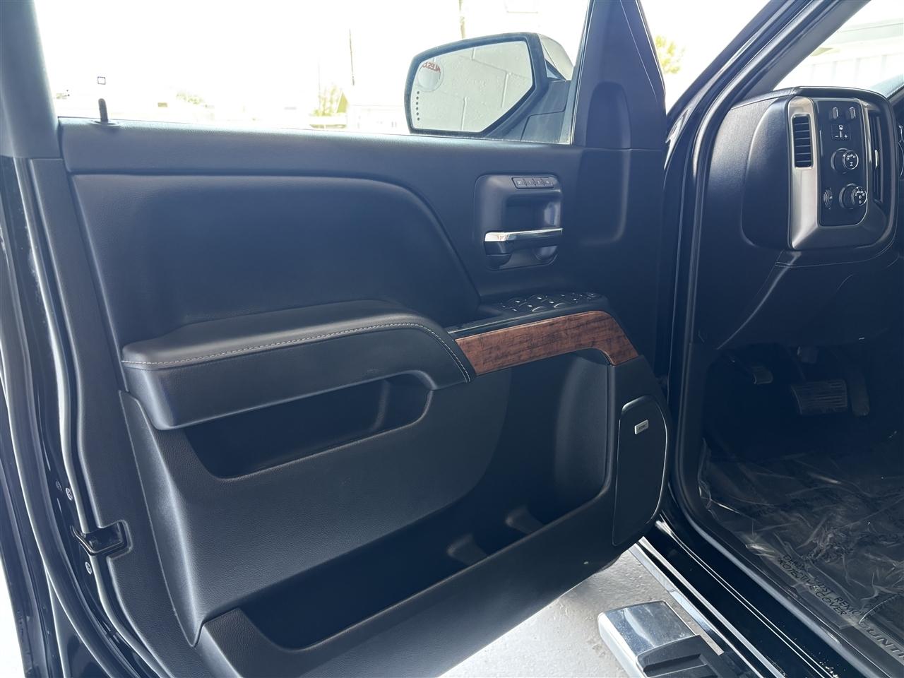 Chevrolet Silverado 1500 High Country Crew Cab Long Box 4WD 2017