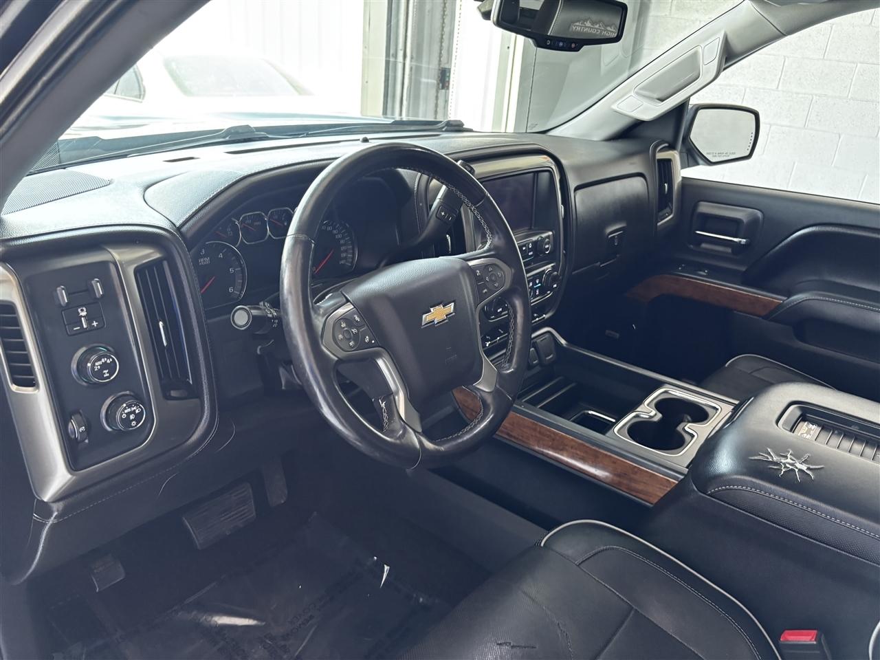 Chevrolet Silverado 1500 High Country Crew Cab Long Box 4WD 2017