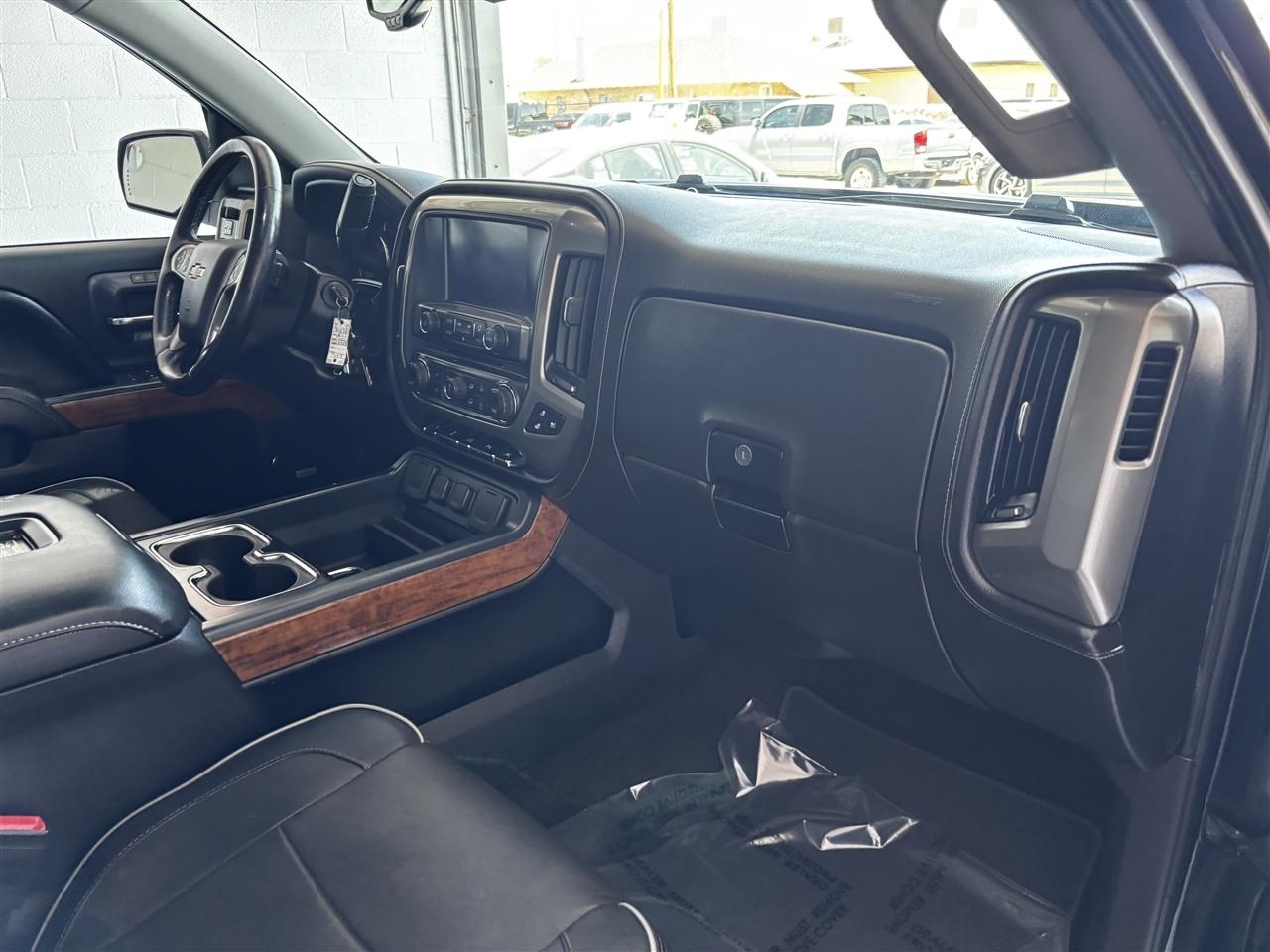 Chevrolet Silverado 1500 High Country Crew Cab Long Box 4WD 2017