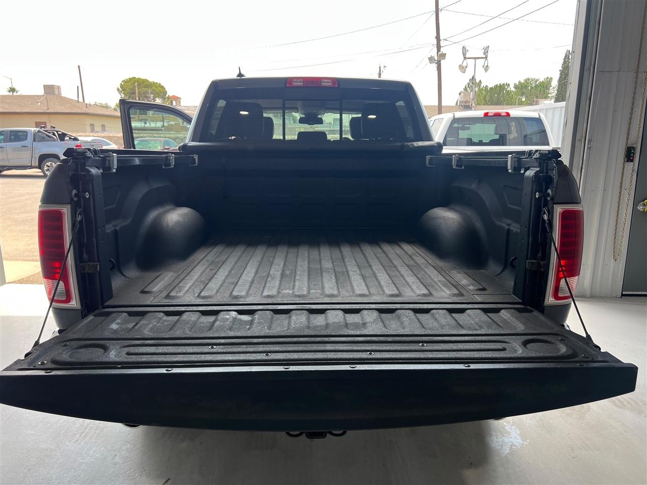 RAM 1500 Laramie Crew Cab SWB 4WD 2016