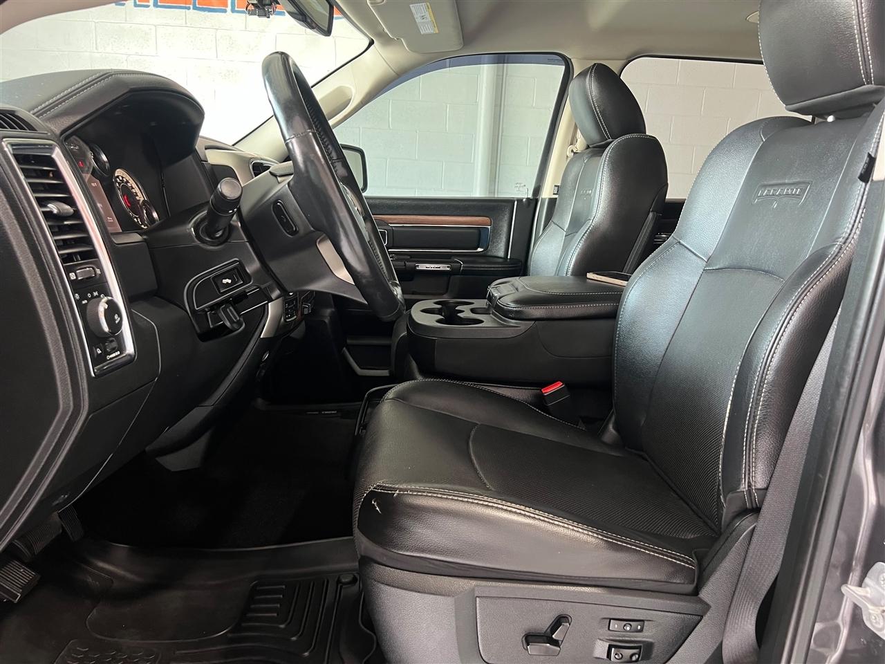 RAM 1500 Laramie Crew Cab SWB 4WD 2016
