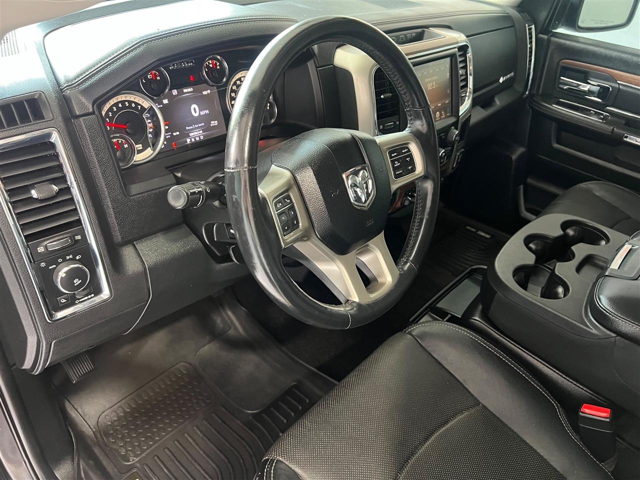 RAM 1500 Laramie Crew Cab SWB 4WD 2016