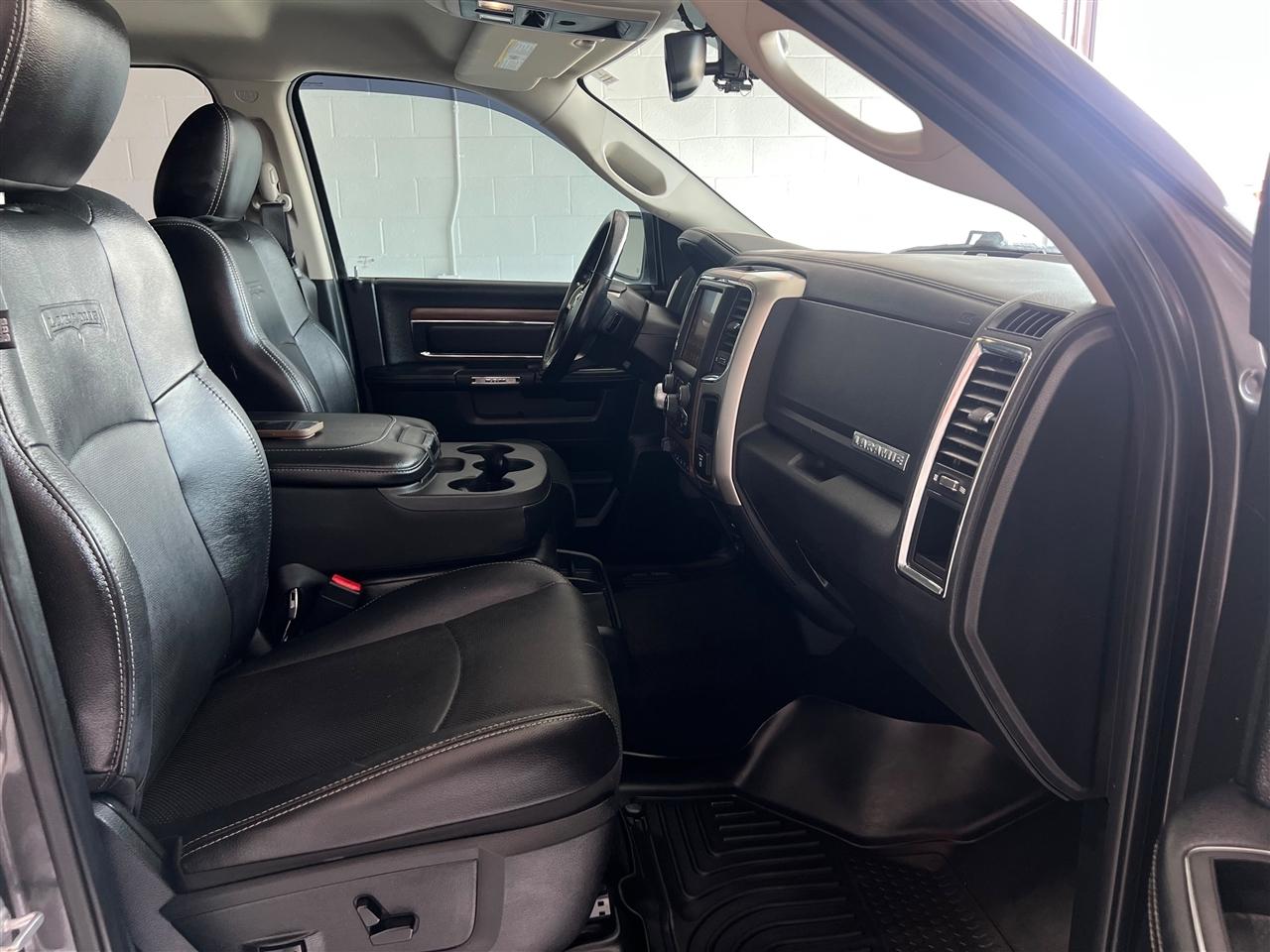 RAM 1500 Laramie Crew Cab SWB 4WD 2016