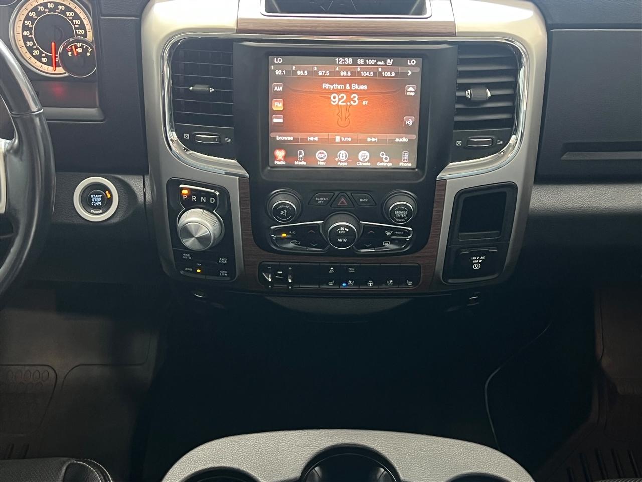 RAM 1500 Laramie Crew Cab SWB 4WD 2016