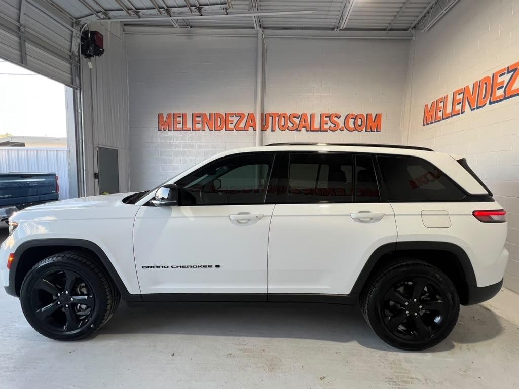 Jeep Grand Cherokee Laredo 4WD 2023
