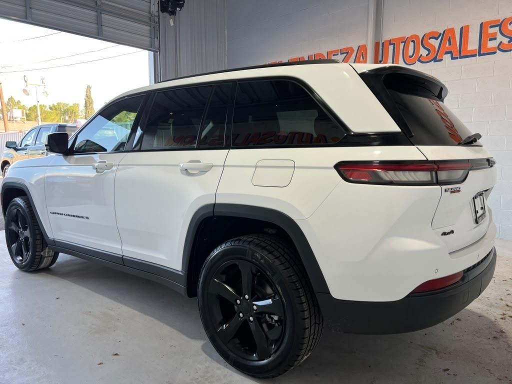 Jeep Grand Cherokee Laredo 4WD 2023