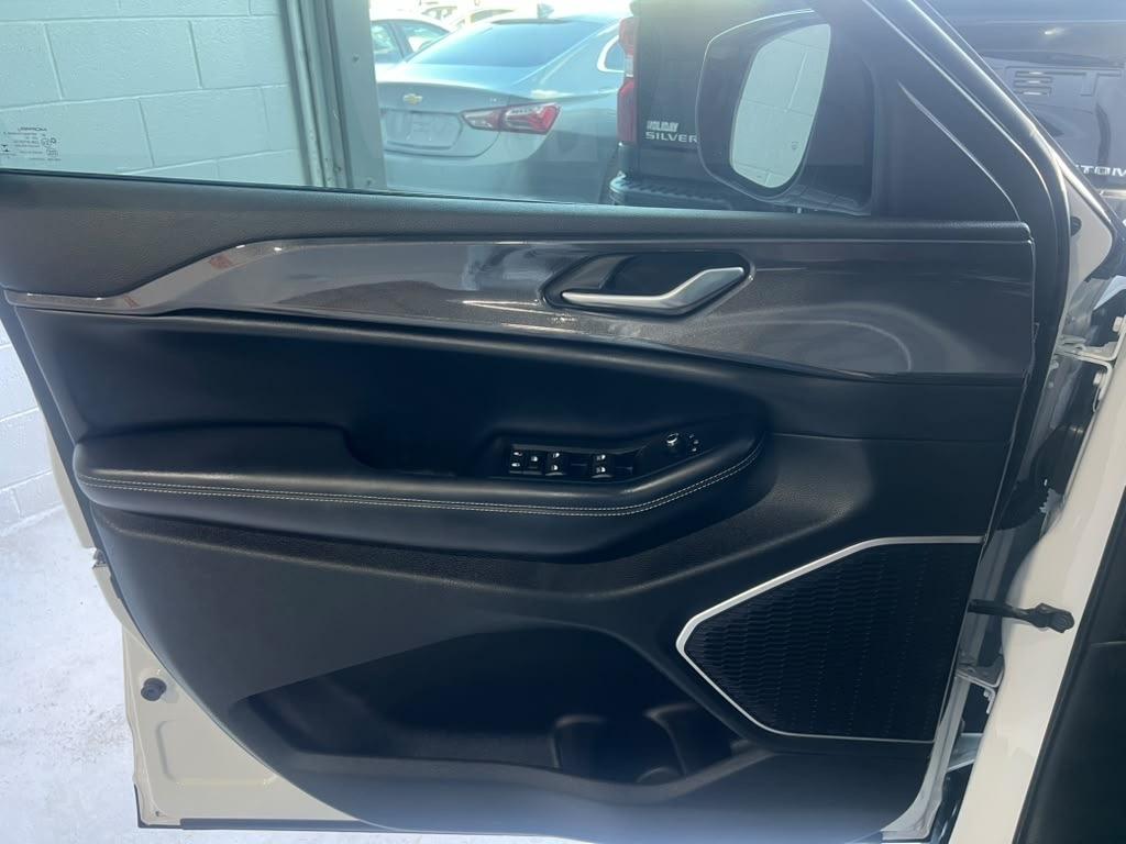 Jeep Grand Cherokee Laredo 4WD 2023