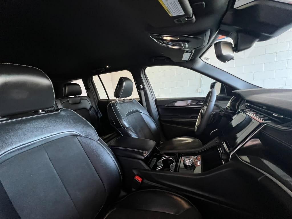 Jeep Grand Cherokee Laredo 4WD 2023