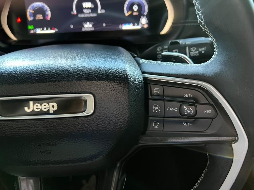 Jeep Grand Cherokee Laredo 4WD 2023