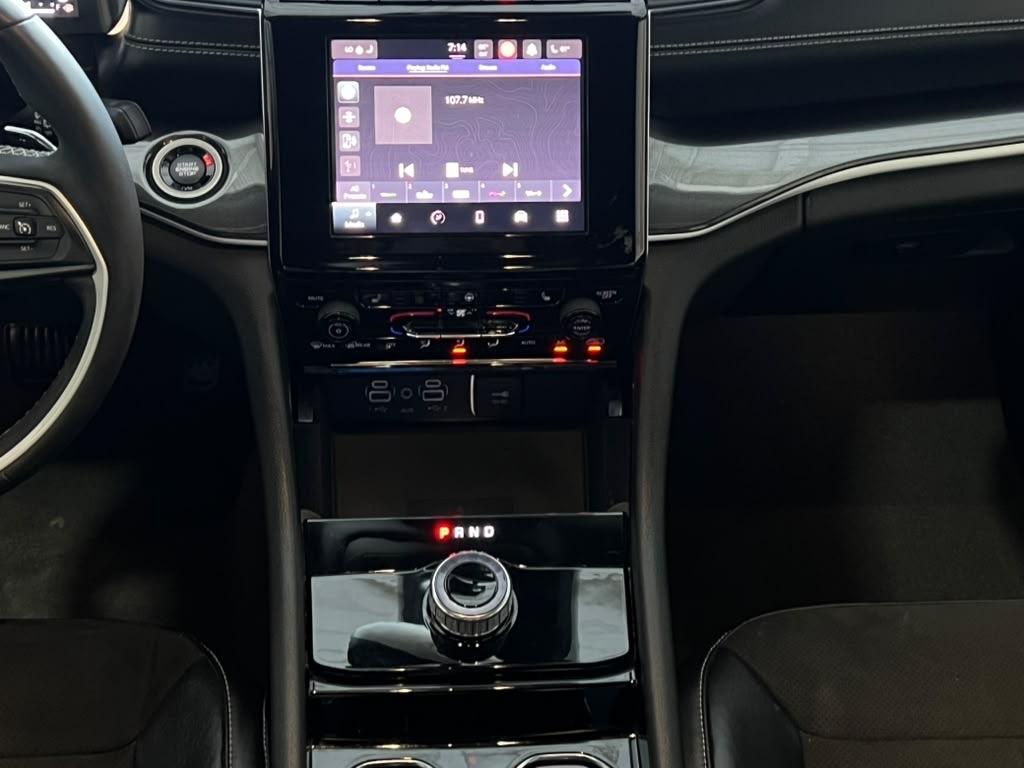 Jeep Grand Cherokee Laredo 4WD 2023
