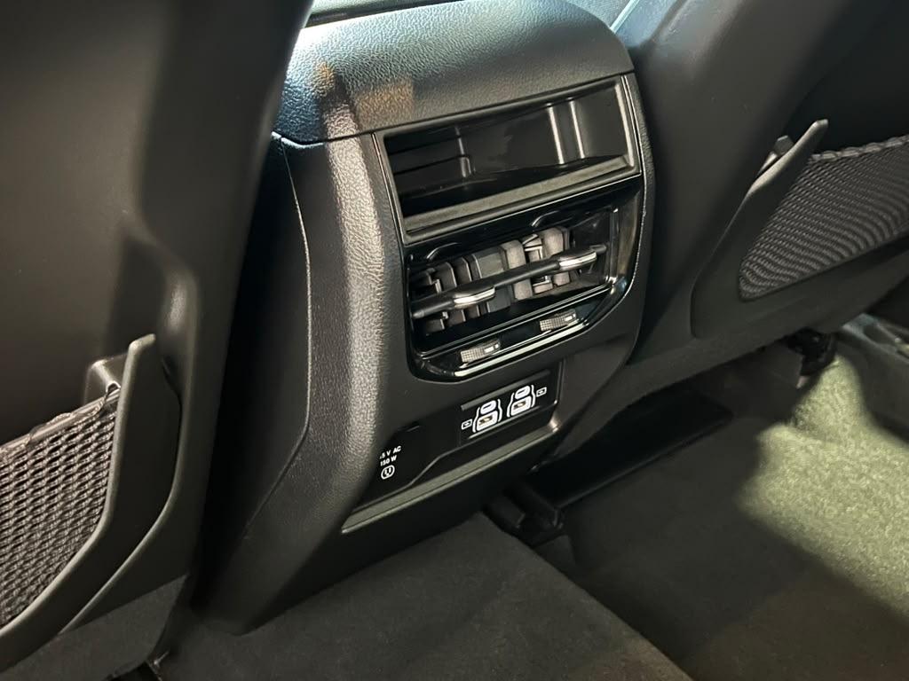 Jeep Grand Cherokee Laredo 4WD 2023